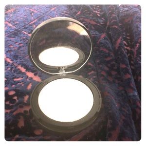 IT Cosmetics Poreless powder